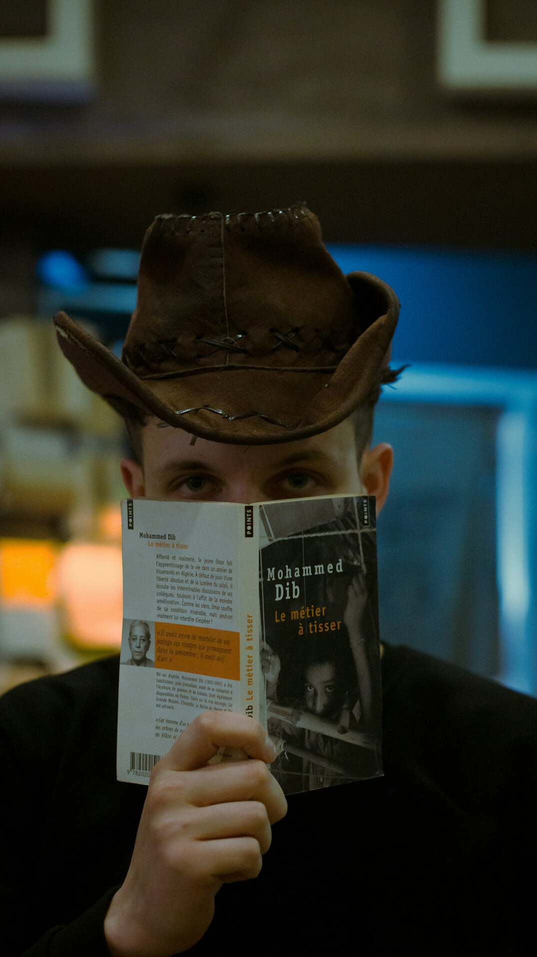 mystery novelist plotting